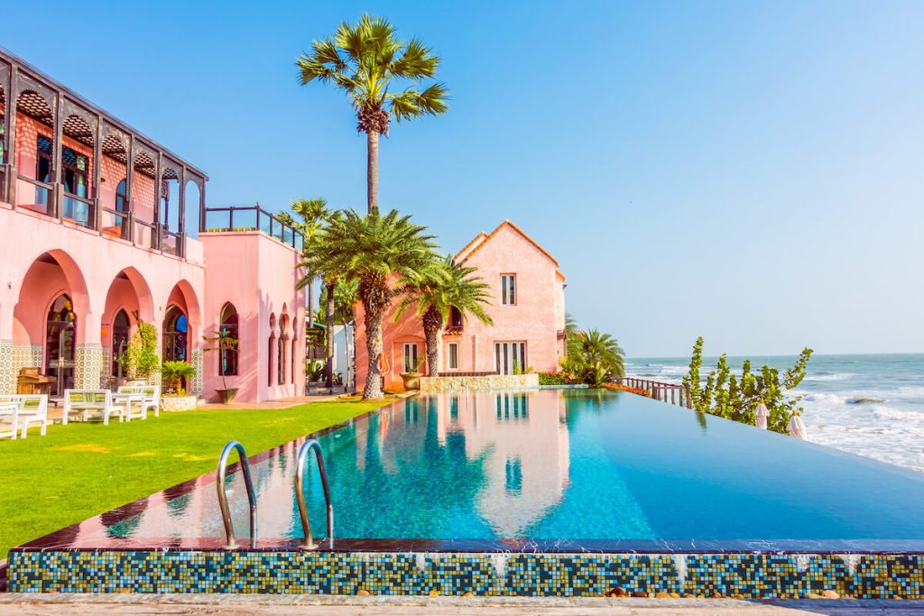 Why Investing in Luxury Villas in Dubai and Abu Dhabi Still Makes Sense