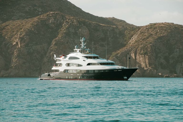 Luxury Yacht Rental in Dubai: The Embodiment of Luxury on the Waters of the Arabian Gulf