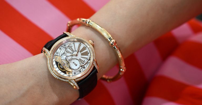 Luxury Fashion Watches for Women: The Timepieces Chosen by the Elite